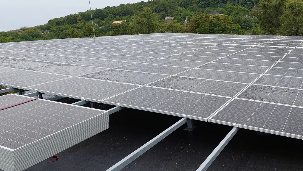 Detalii montaj structură panouri solare.