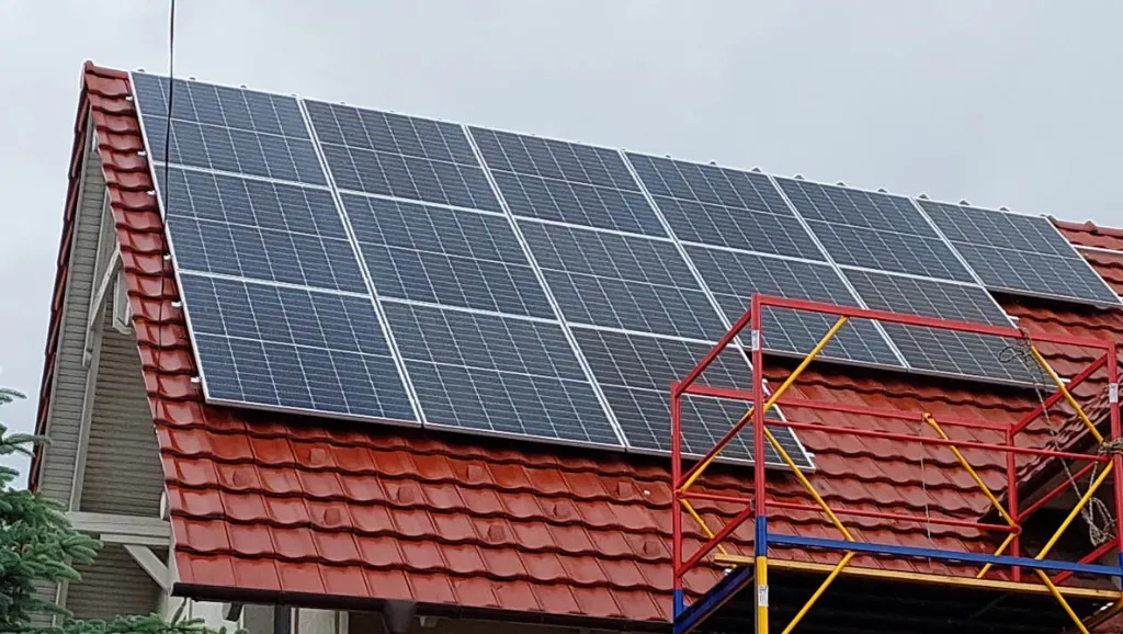 Suprafața activă a panourilor fotovoltaice.